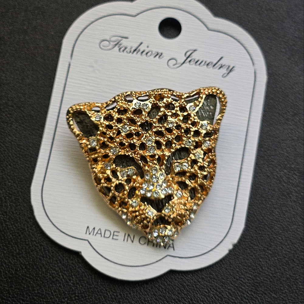 Stunning Sparkly Leopard Brooch,  NWT